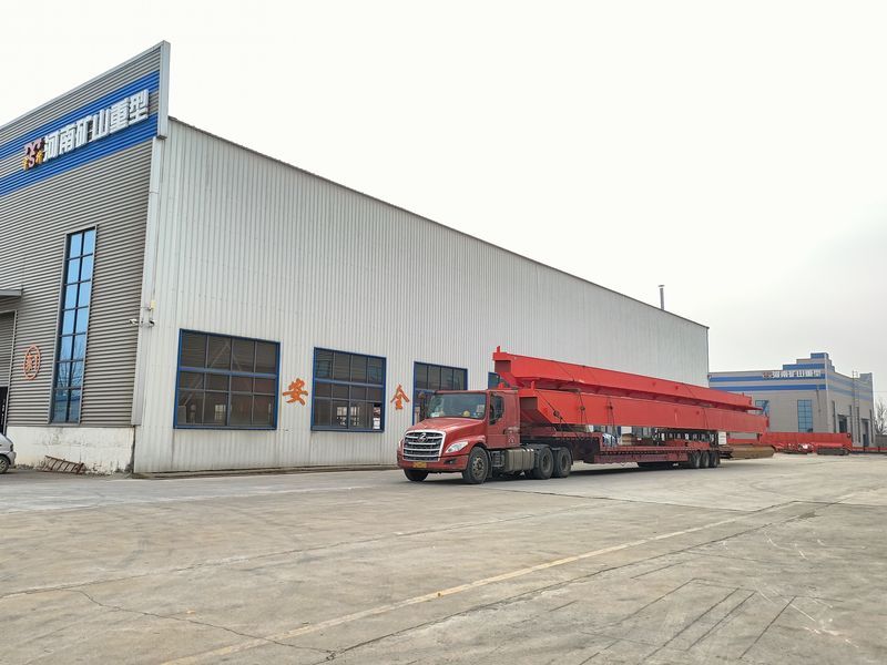 兩臺(tái)10噸 跨度28.4米電動(dòng)葫蘆橋式起重機(jī)，發(fā)往山東威海